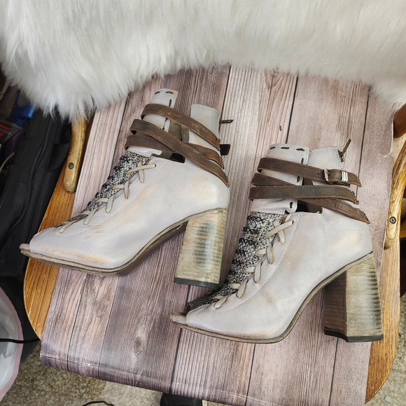 Freebird Eagle Leather Peep Toe Lace Up Strappy Heeled Booties Women's Size 9 - Picture 3 of 8